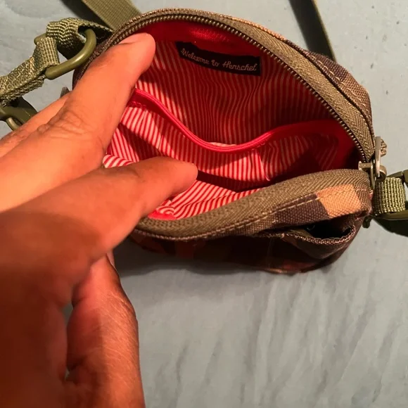 Mens Herschel supply bag - Picture 4 of 4